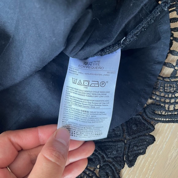 Banana Republic Black Lace Crop Top in Black - Picture 6 of 6